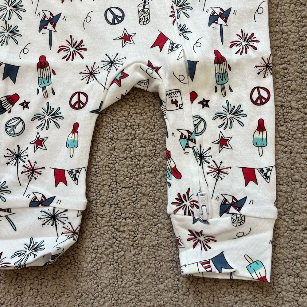 Goumi Kids Short Sleeve Zippered Onesie Celebration Size 0-3 3-6M New - Picture 3 of 6
